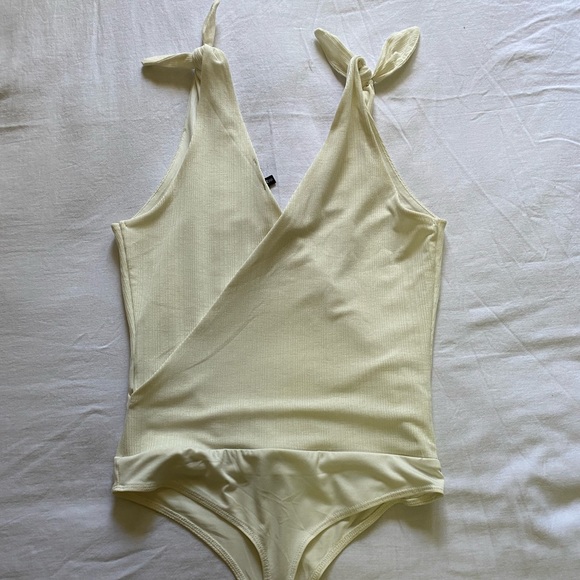 Dynamite Cream v neck wrap bodysuit with tie straps - Picture 3 of 3